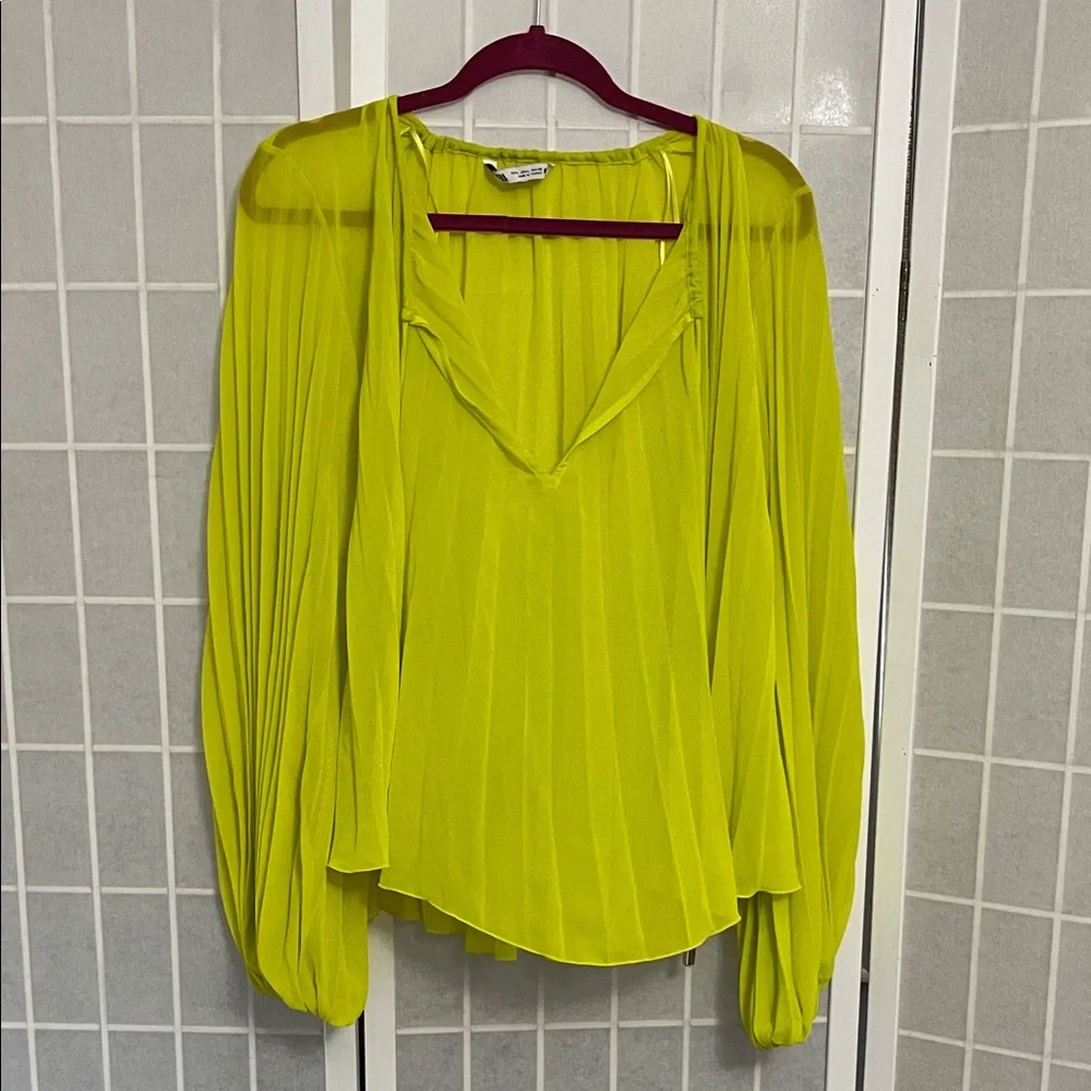 Zara Bright Pleated Blouse lime/yellow color - Picture 2 of 8